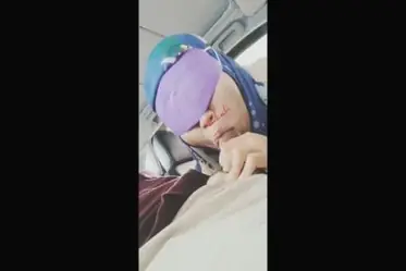 Ukhti Jilbab Biru Cicipi Batang Panas Parkiran